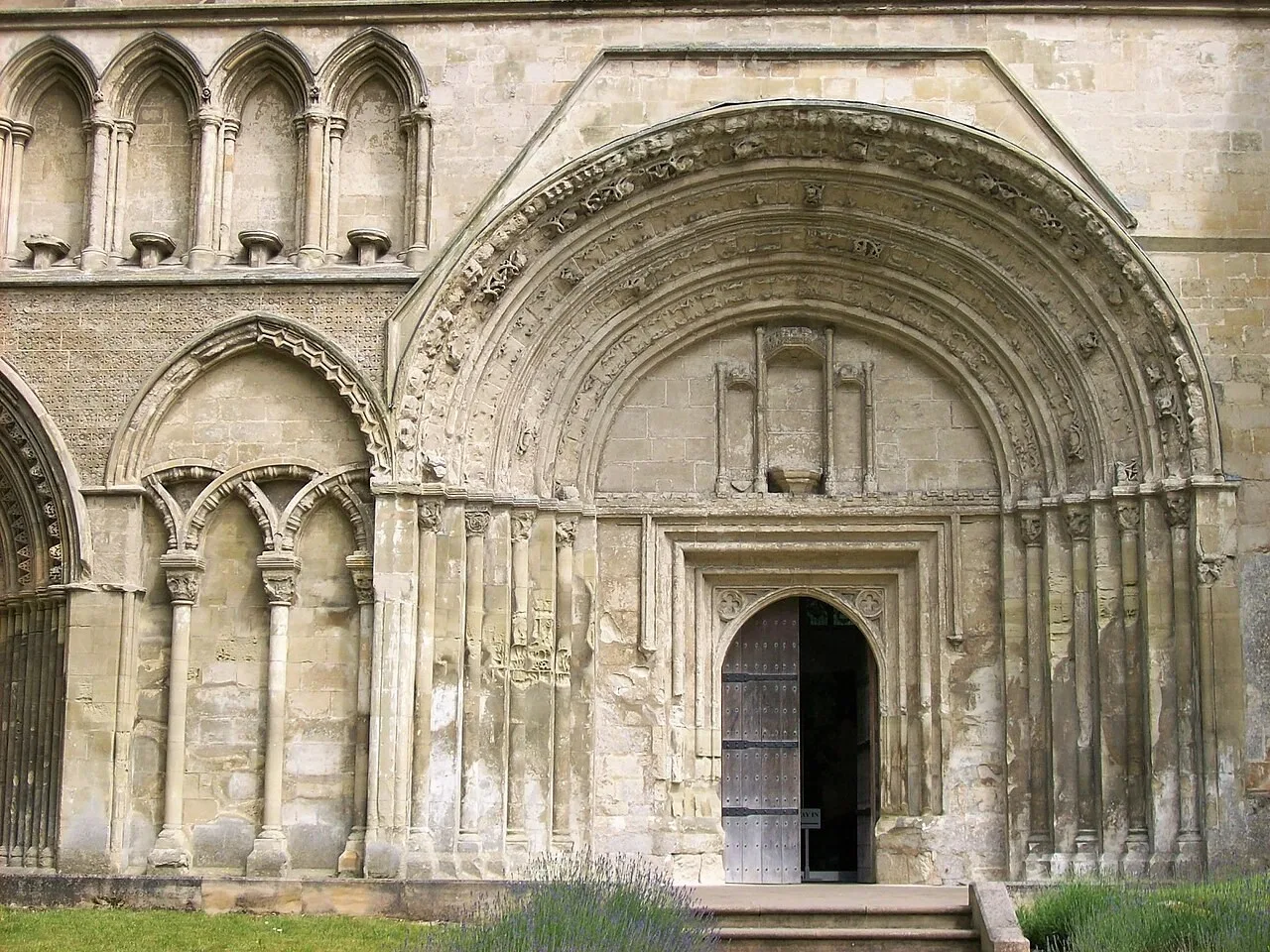 The west front of Dunstable Priory church