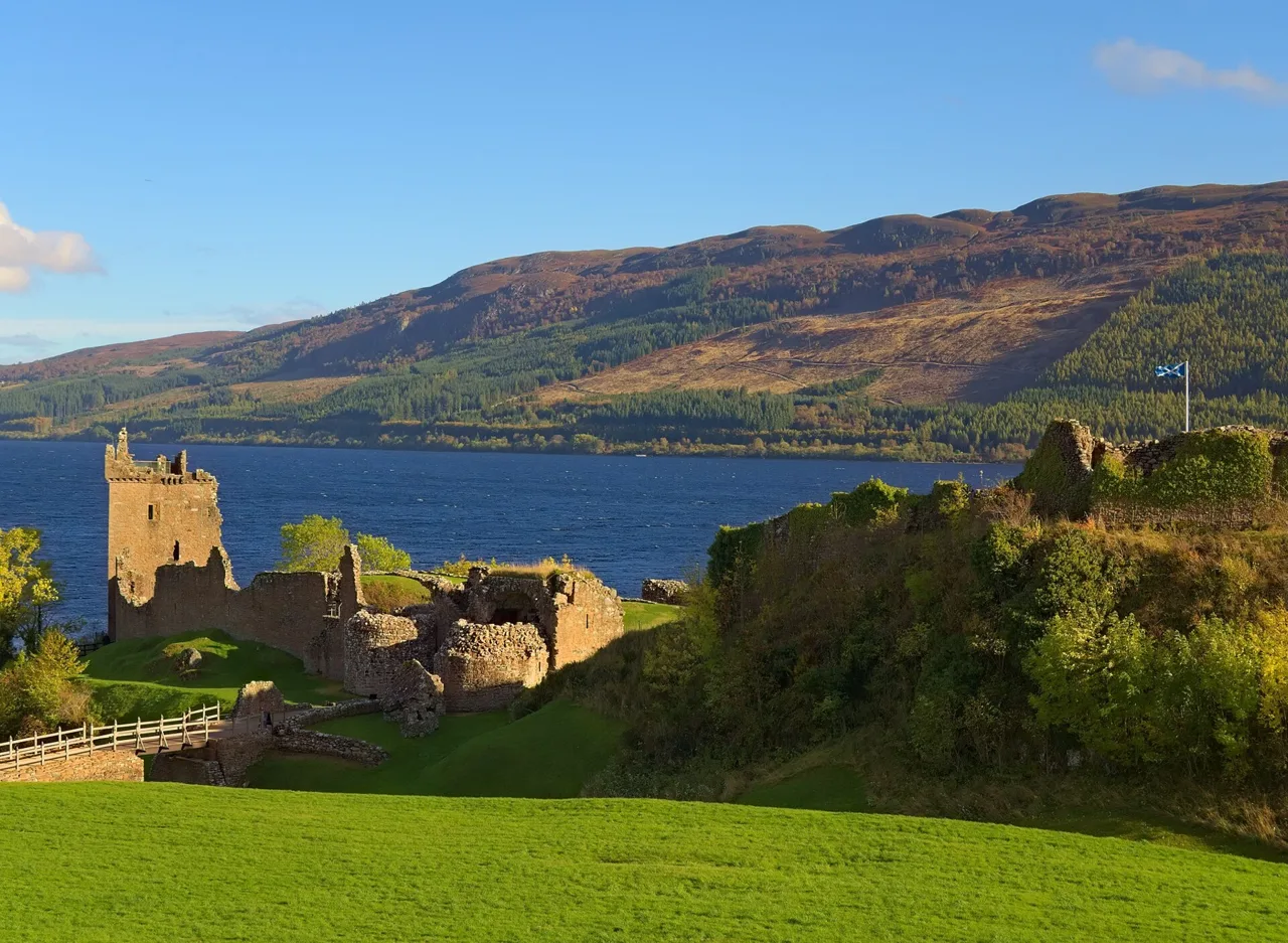 Urquhart Castle’s ruined tower and walls beside Loch Ness