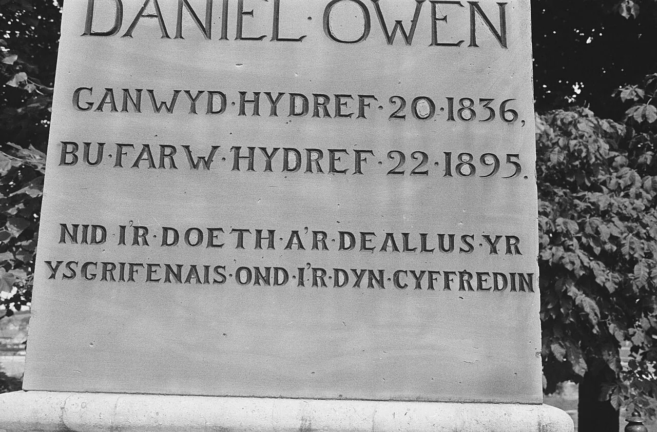 Inscription on the Daniel Owen monument near Mold Museum