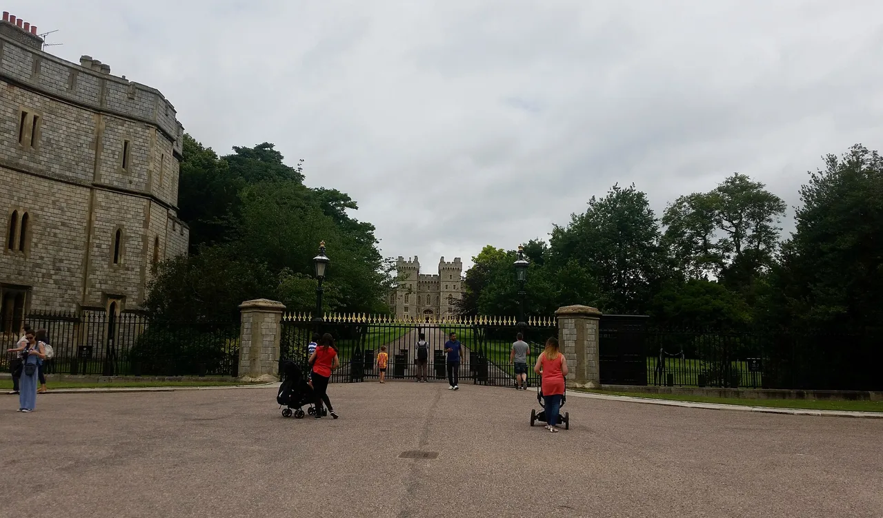 A view towards Windsor Castle through the gates at the town end of the Long Walk
