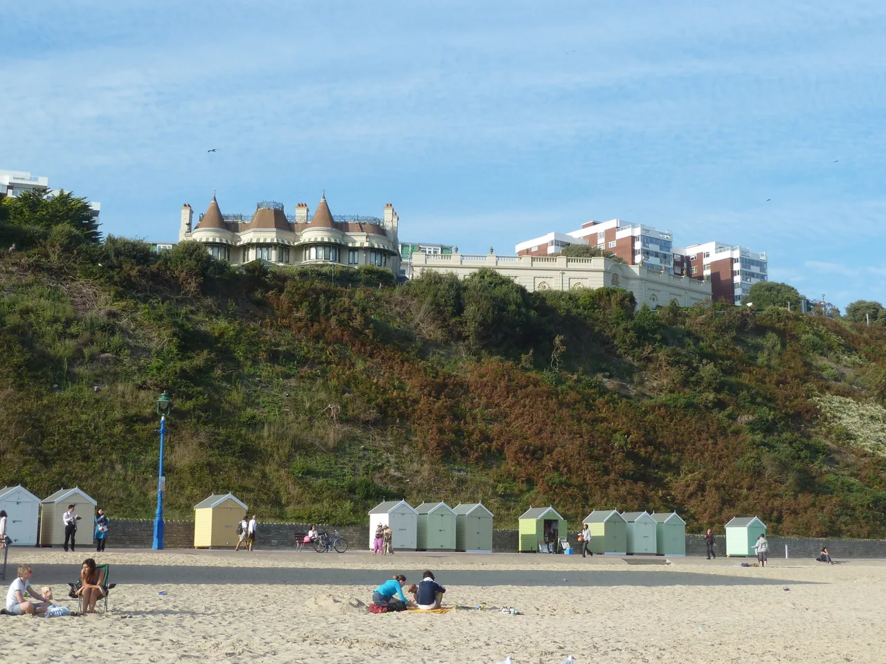 Russell-Cotes museum above the cliff and beach huts at Bournemouth