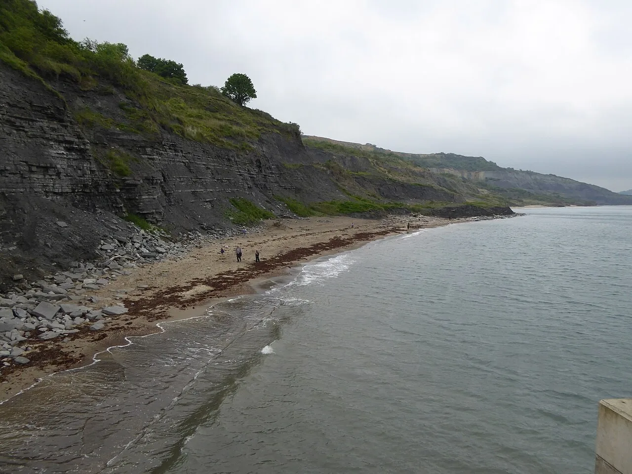 Rocky shore at the Spittles east of Lyme Regis, showing natural fossil-walk terrain