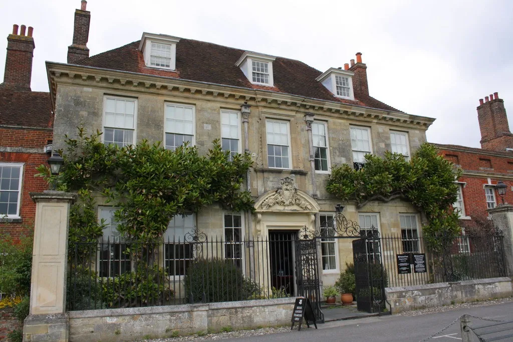 The symmetrical front of Mompesson House