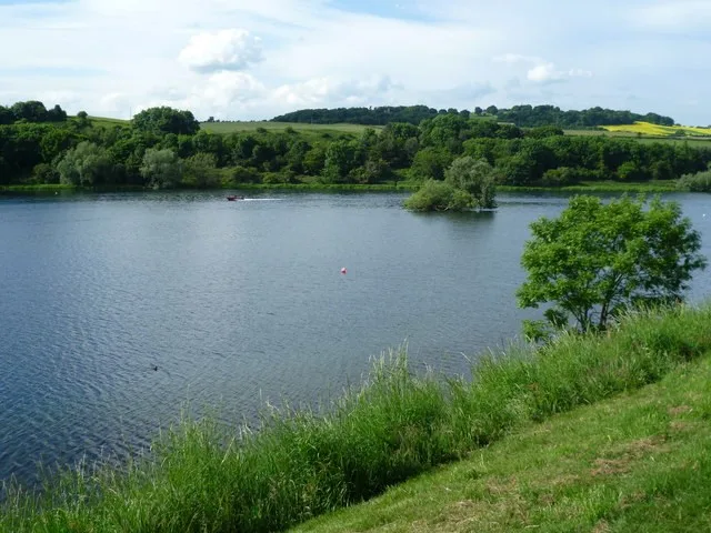 Linlithgow Loch and the Peel