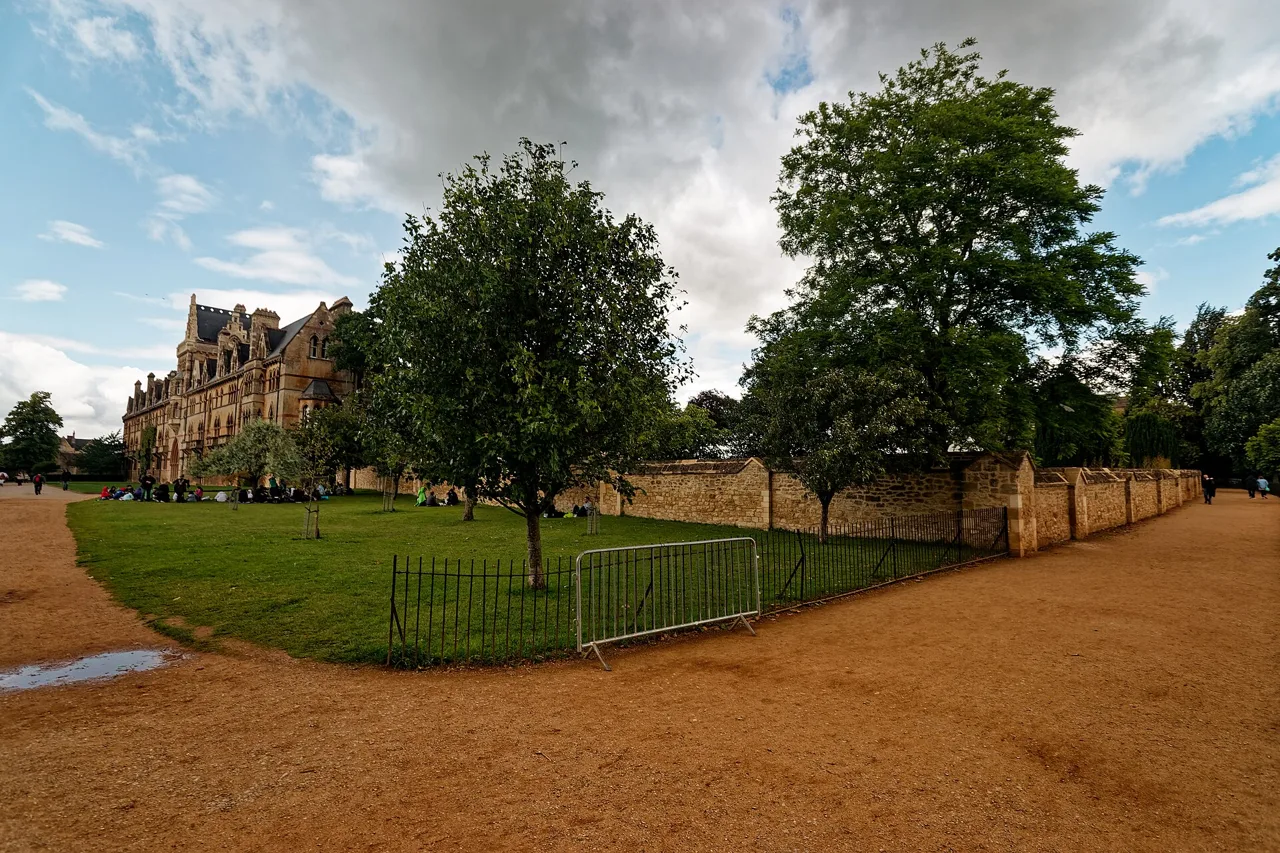 Paths and trees beside Christ Church Meadow with the Meadow Building to the left