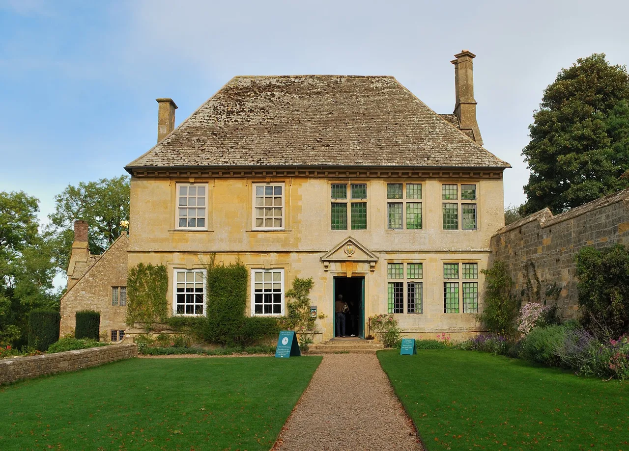 Snowshill Manor exterior and garden