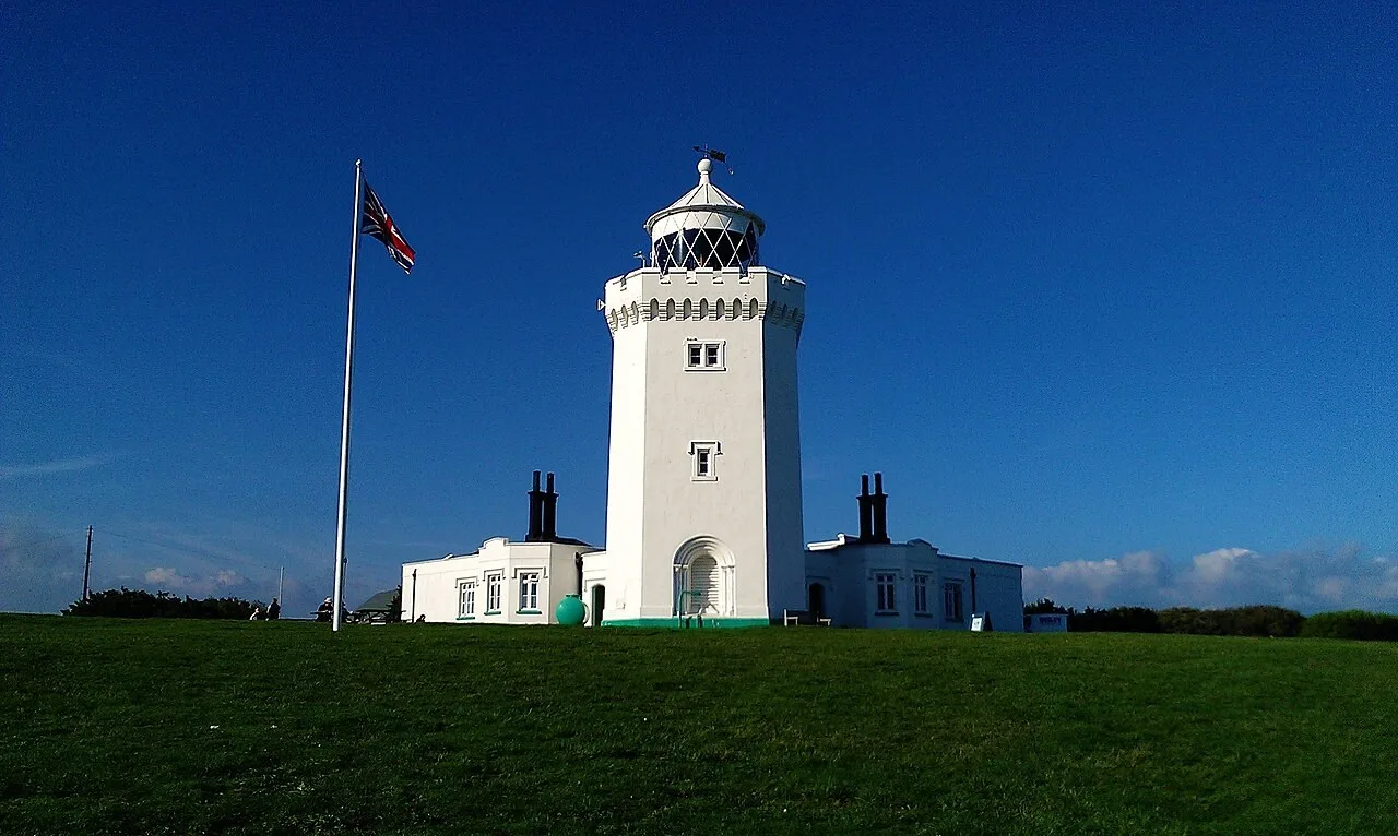 White South Foreland Lighthouse tower under a blue sky