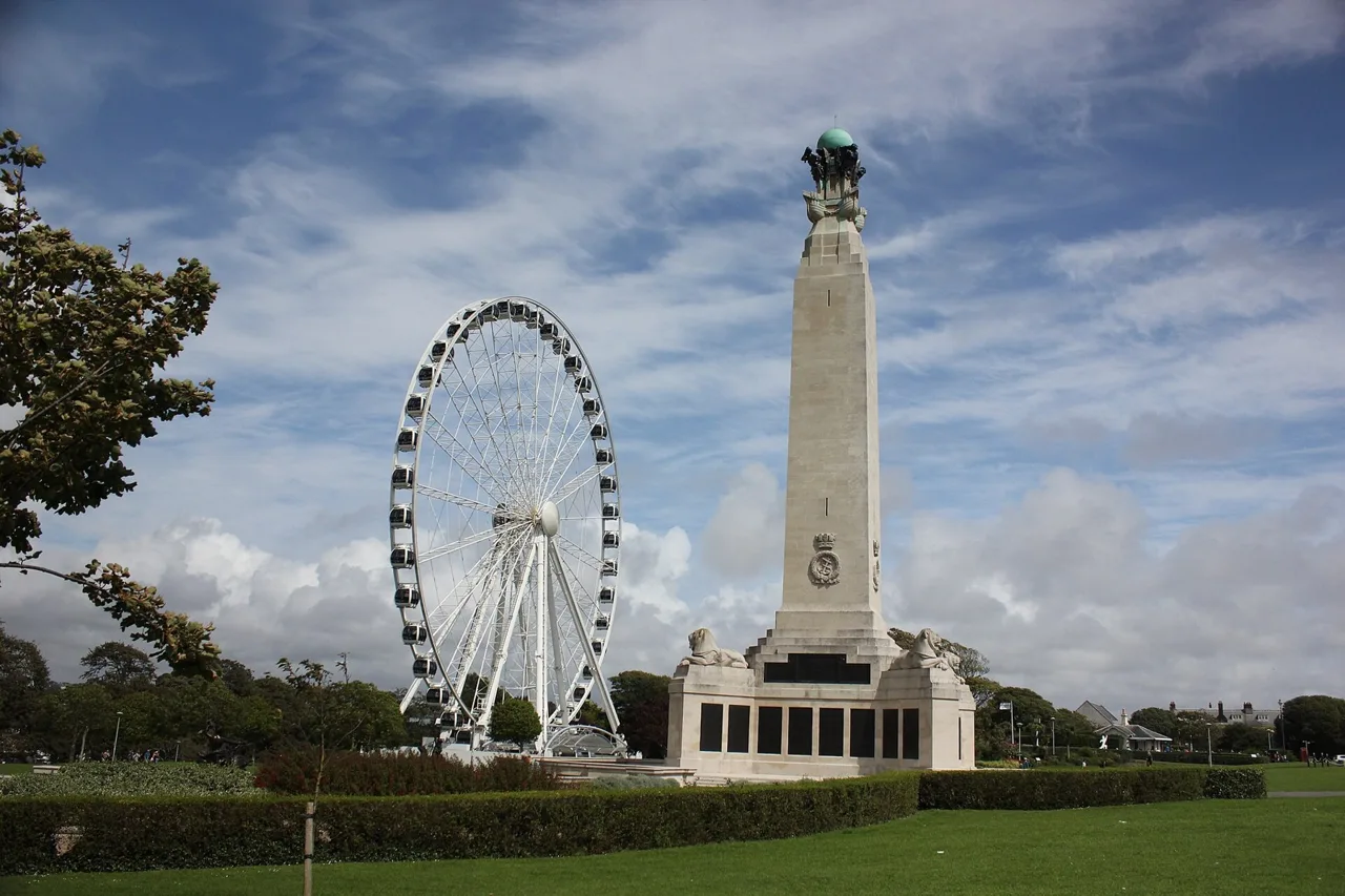 The naval memorial and lawns on Plymouth Hoe, with a Ferris wheel visible in this historical photograph