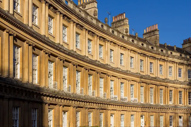 Sunlit Georgian façades following the curve of the Royal Crescent in Bath